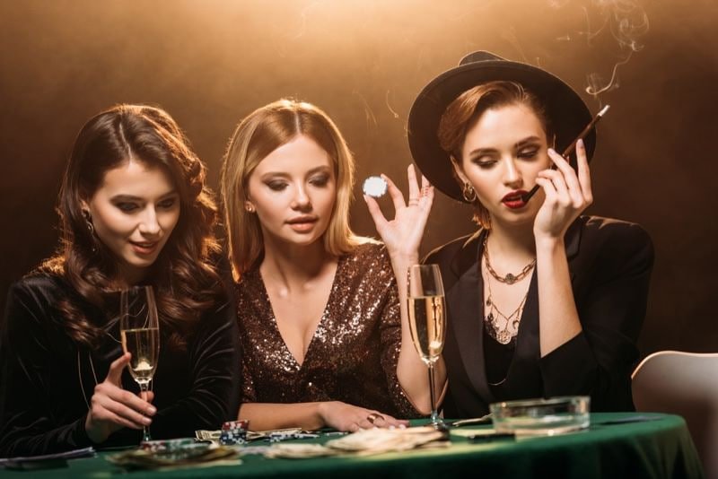 ক্রিকেট ও ফুটবলসহ 662 app বিনোদন বিভাগ